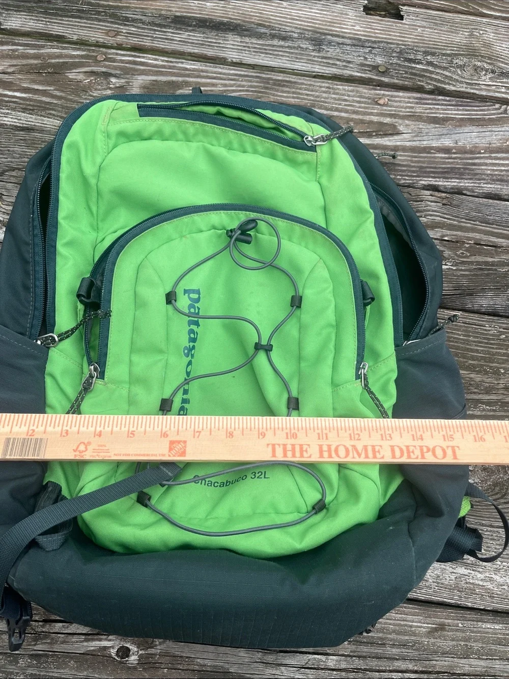 Patagonia Chacabuco 32L Bright Green & Dark Gray Backpack Daypack Travel Bag